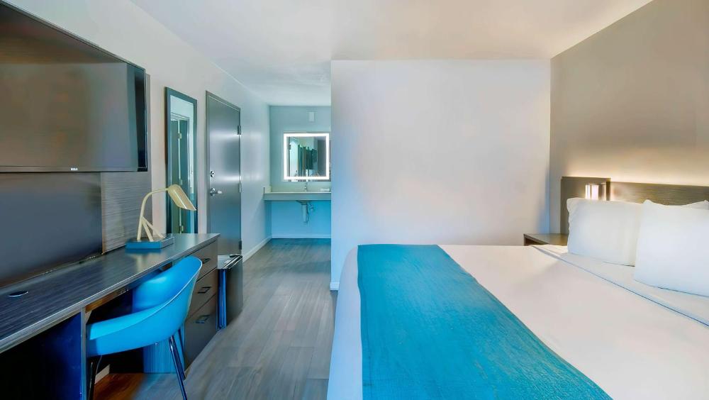 King Room - Non-Smoking interior